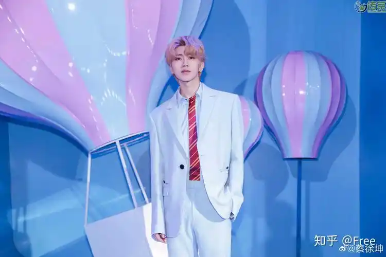 有没有什么好看一点的蔡徐坤壁纸