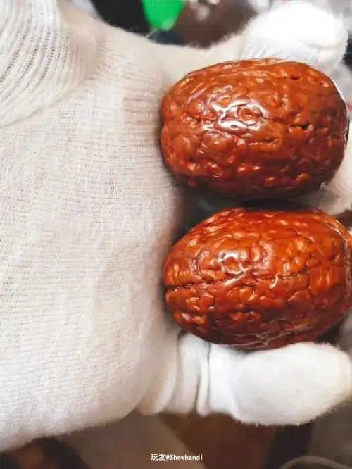 老盘来来回回在贴吧和微博扒拉了很久,都看到玩友们反映铁核桃手感