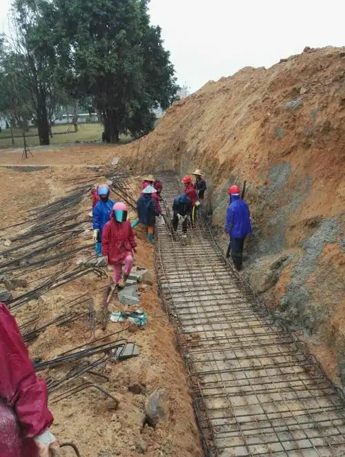 休闲区挡土墙基础钢筋绑扎