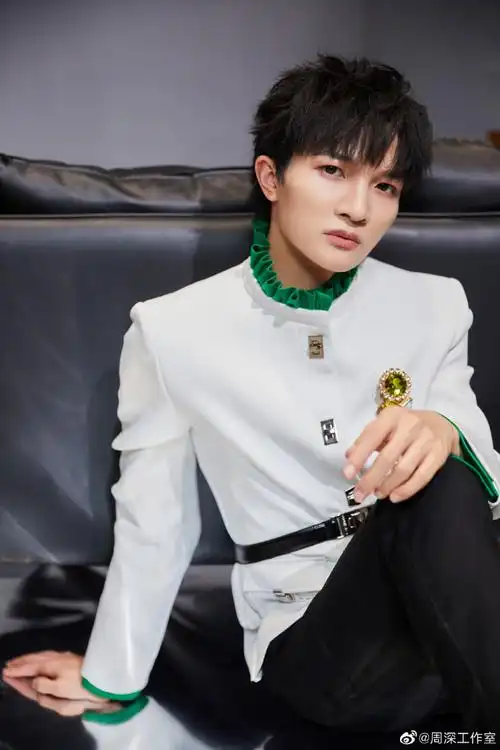 白昼向阳梦想光终会照在每个人的身上#创造营#2021#周深黑白双生骑士