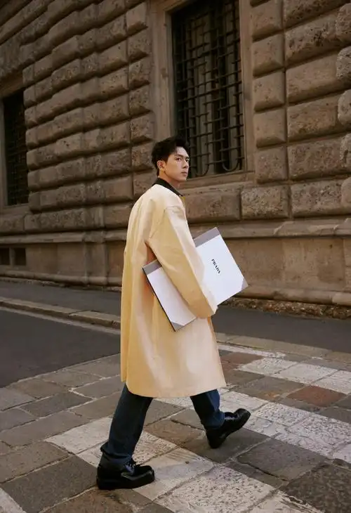 就在今天北京时间晚9点,与红毯king李现@李现ing不见不散,又可以看