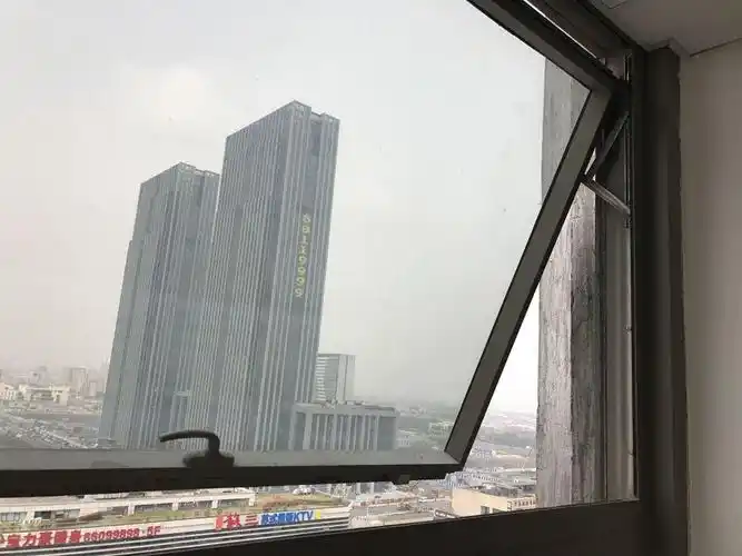 【讨论】从下面往外推的外开式窗户做纱窗哪种合适.