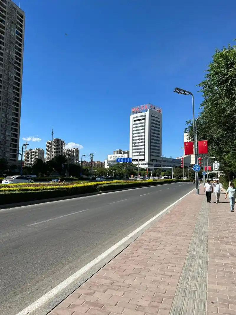 海青说新疆##微博推荐# 库尔勒并不是很大,但城市建设做得非常好