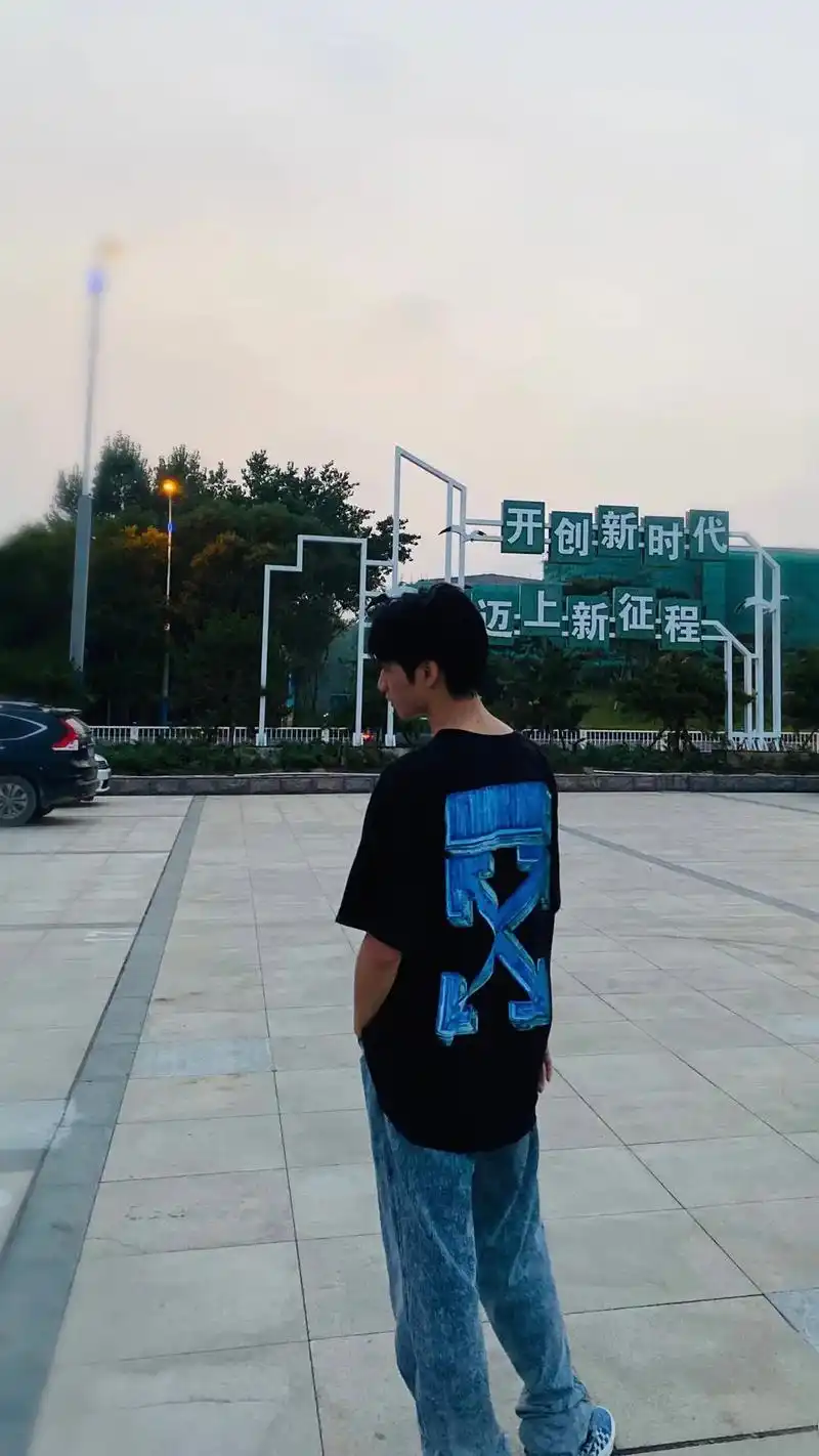 只是背影就很帅了#刘耀文 #向全世界安利 - 抖音