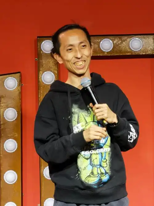 北京最帅脱口秀演员尽在饺逗室