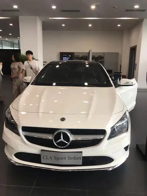 奔驰cla级-22女 今年毕业买车上下班代步 预算30万以内 好看安全性在