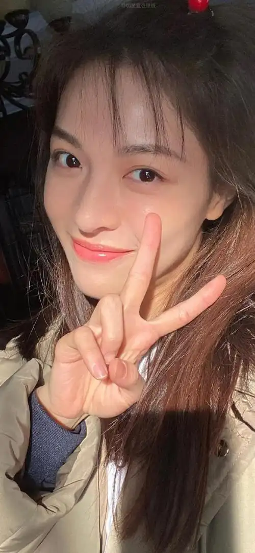 高挑性感人间芳华钟楚曦高清美图