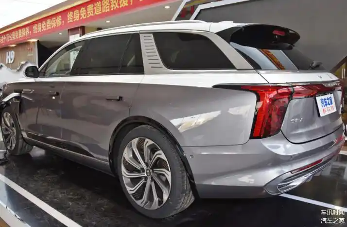 售价达到72.98万,红旗e-hs9四座版本,提供纯电续航510公里
