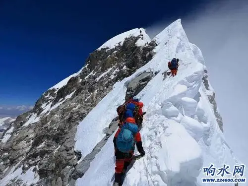 热烈祝贺响水陈家港籍美女刘萍珠穆朗玛峰登顶成功!