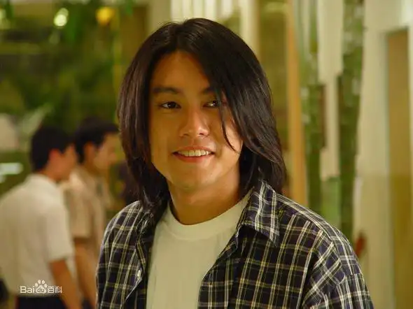 同年搭档李冰冰,杨丞琳领衔主演电视剧《天空之城》,饰演陆彬飞.