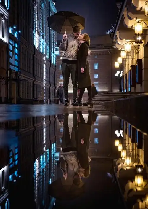 雨中浪漫的恋人