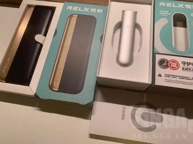 出一套悦刻四代杆充电盒