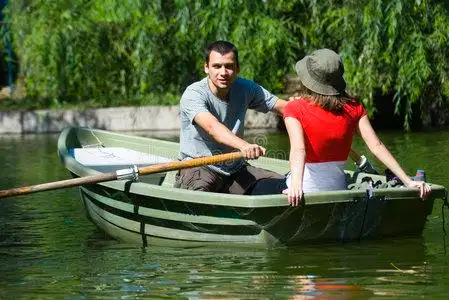 户外划船划船情侣照片