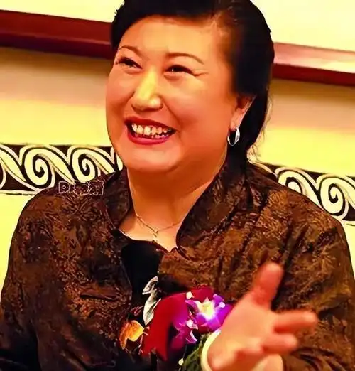 曾经,两人携手演绎的小品《卖拐》在全国范围内广受欢迎,他们的名声