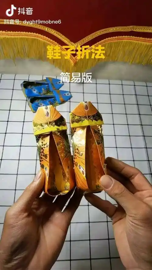 今日更新超级简单版鞋子折法喜欢的家人们用一张正方形纸就可以折哦