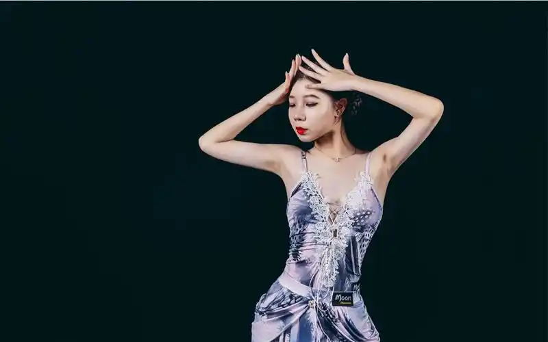 苏运莹《时候》伦巴独舞 - 【单色舞蹈】(武汉)拉丁舞私教学员展示