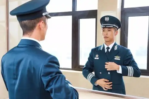 帅炸!最新官方文职制服照来了!