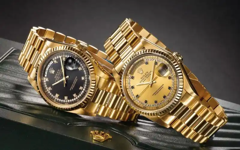 最初它的标志为一只伸开五指的手掌,表示该品牌的手表完全是靠手工