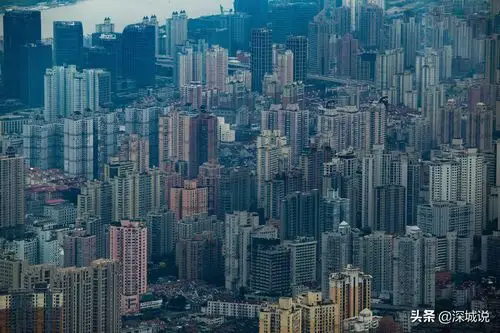 登上中国第一高楼俯瞰上海霸气超级城市尽收眼底不愧魔都