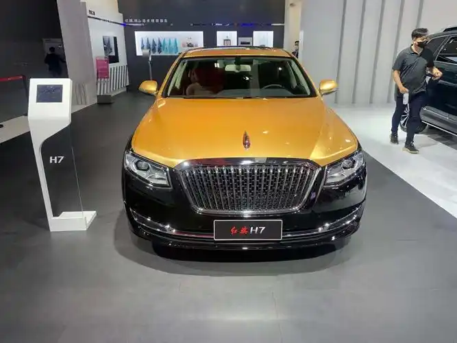 2020年广州车展红旗h7双色车身非常有奢华气场后轮驱动