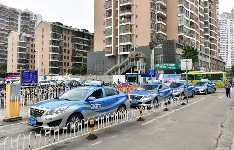 品读城市"最初印象"~海口这一张张"流动名片"你可曾注意过?_出租车