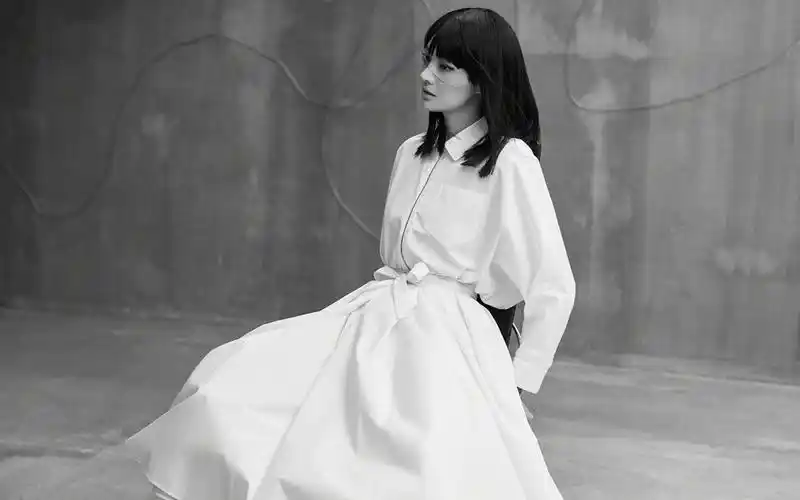 郑爽简约黑白高清桌面壁纸