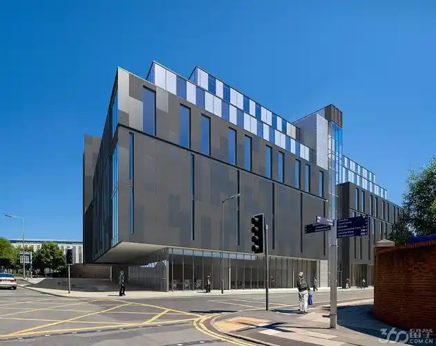 利物浦约翰摩尔大学