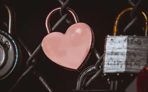 篱笆,爱的心,锁 壁纸