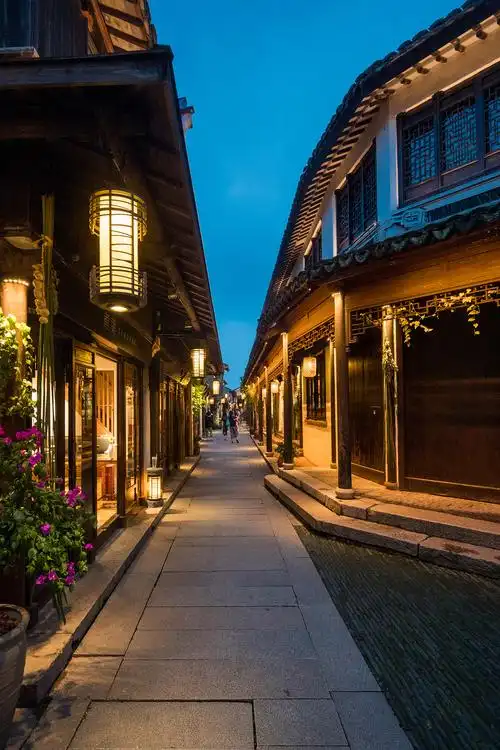 苏州周庄古镇贞丰文化街夜景