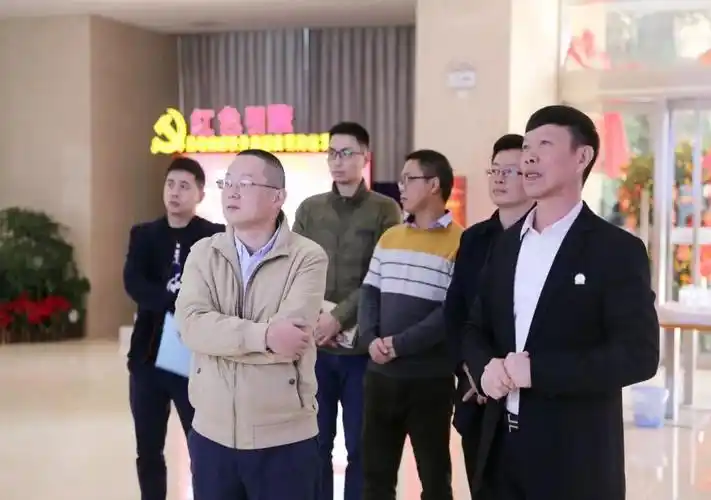 泉州市金融局朱亮副局长一行莅临集团总部考察调研