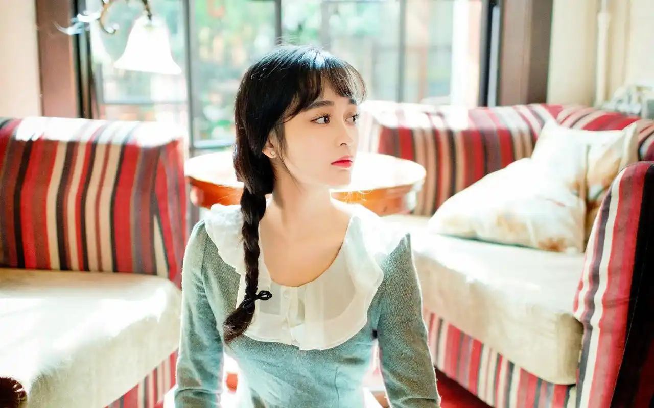 清纯美女长发马尾辫性感桌面壁纸图片高清大图预览1920x1080_美女壁纸