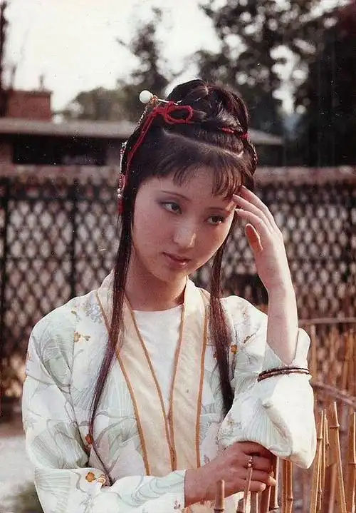 87版红楼梦黛玉葬花陈晓旭饰林黛玉