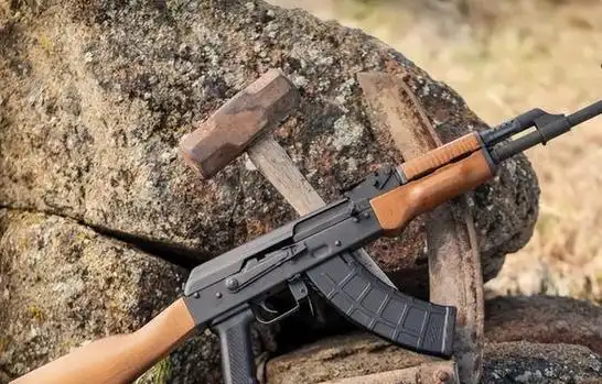 其中尤以ak-47突击步枪最为成功,几乎达到了100%仿制度.