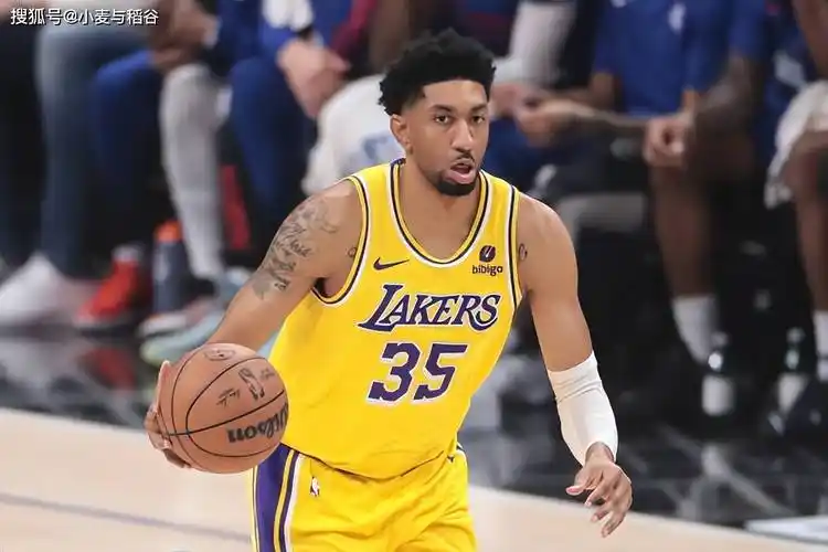 湖人替补中锋明明手感不佳还在拼命尝试外线投篮?_伍德_比赛_状态