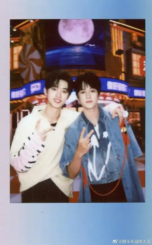 丁程鑫敖子逸hi6合照##丁程鑫敖子逸hi6合照拍立得