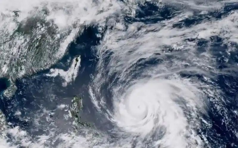 最大风力达17级以上的超强台风玛娃,成为全球风王