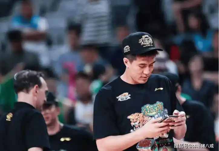 辽篮3连冠,郭艾伦9个字惊喜摊牌,离队悬念揭晓,球迷很失望!