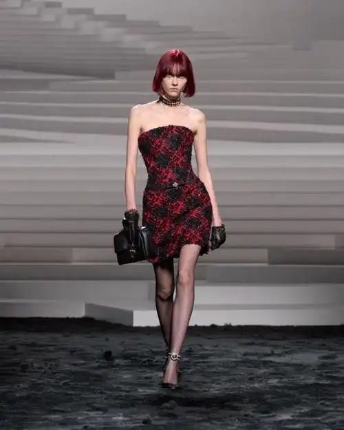 versace 发布2024秋冬系列_腾讯新闻