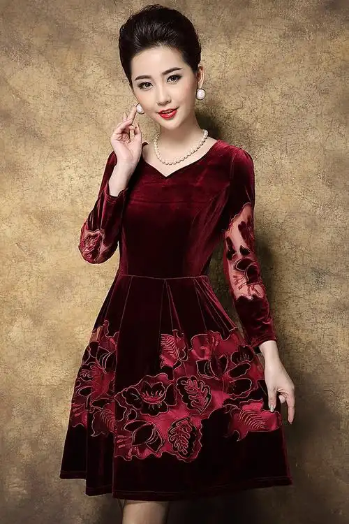 秋女装高端正品金丝绒连衣裙显瘦修身v领大摆短裙