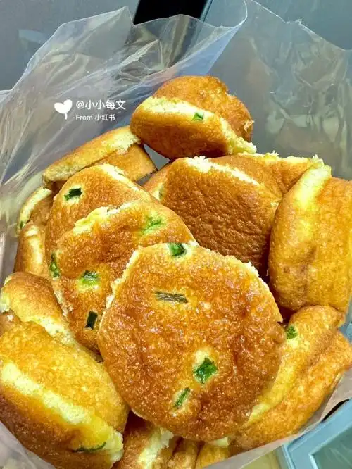 拼夕夕惊喜太多了葱花味的老式鸡蛋糕