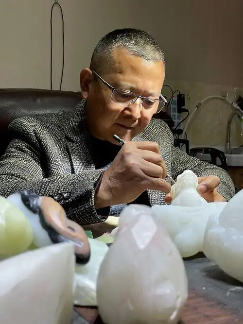 苏州著名玉雕大师 苏州名家玉石雕刻大师-永安生活热线