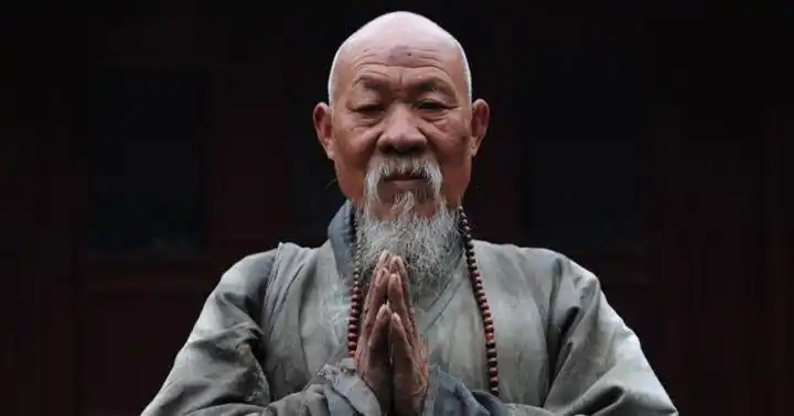 名教授生了3个女儿全是哑巴,他去拜见高僧,没想到高僧竟怒视他说:「这