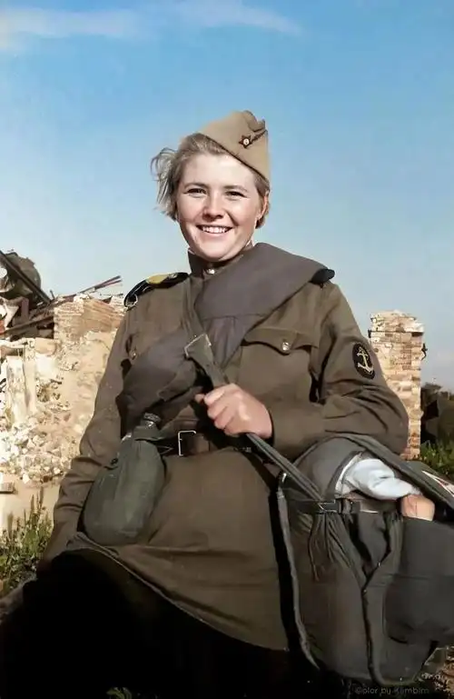 彩色老照片:二战时期的苏联红军,女兵英姿飒爽!