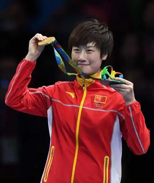 奥运冠军丁宁在北大毕业典礼发言:只有勇敢地面对输,才能更好地赢