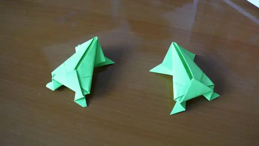 小朋友手工折纸会跳的青蛙,步骤简单清晰,玩起来爱不释手!