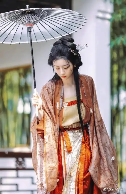 古风美人赵小棠,春光簪花缱绻闲