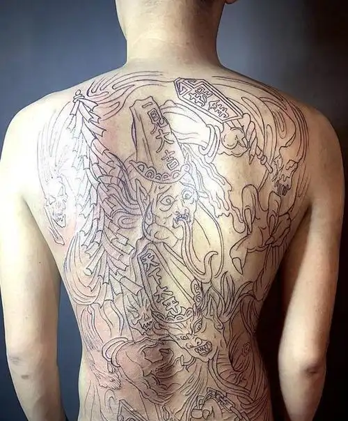 满背黑白无常纹身图片_背部老传统黑白无常纹身图案