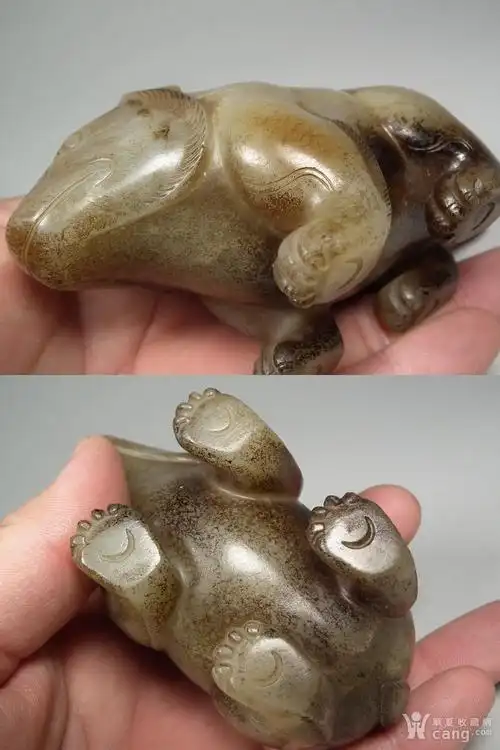 和田青玉带黑沁圆雕大玉熊摆件