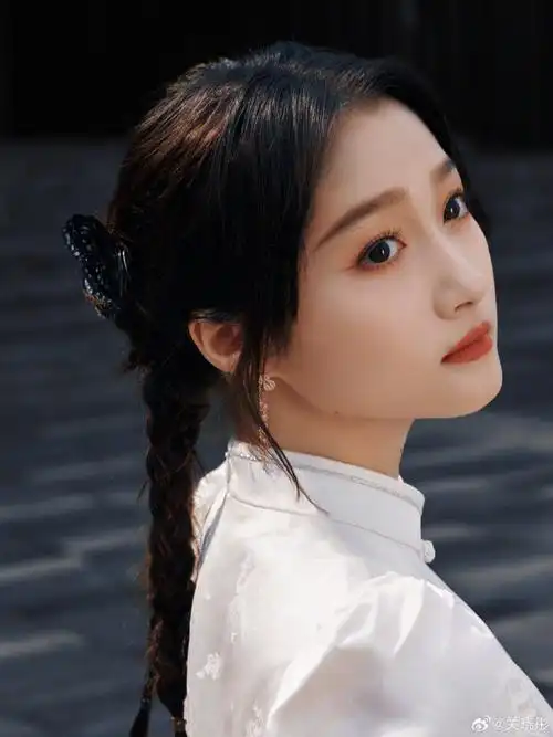 髻~真的很喜欢关晓彤啊,这个造型也太好看了吧,爱了#关晓彤潇湘神女