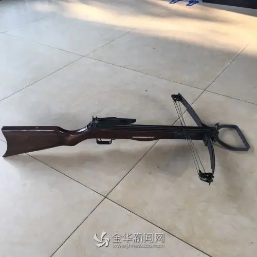 用弩猎鸭,鸭没打着人被拘